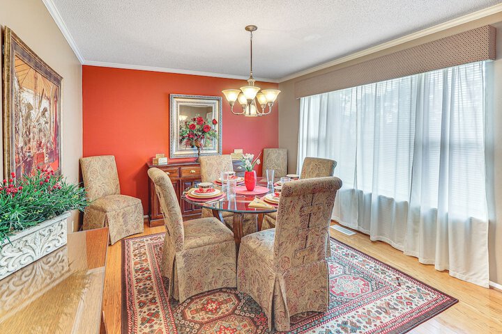 Sunroom & Yard: Charming Hot Springs Home!