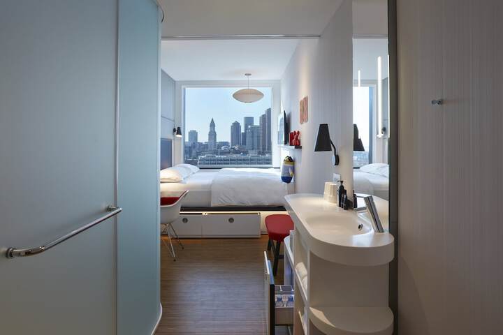 Room 17 of 32