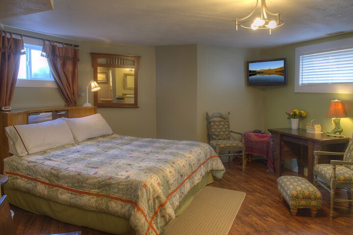 Room 6 of 25