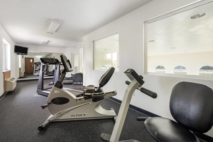 Howard Johnson Hotel & Suites by Wyndham Oacoma
