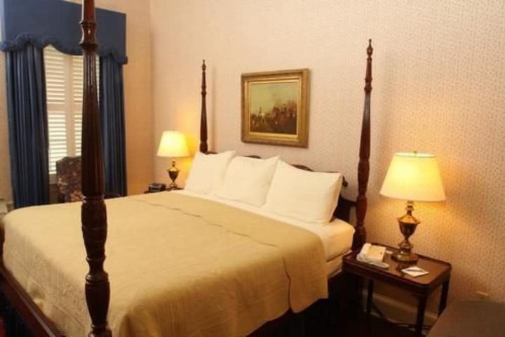 1842 Inn