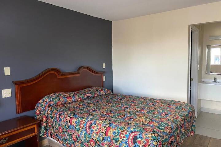 Room 20 of 33