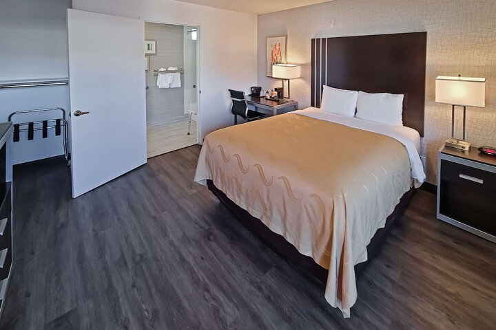 Room 34 of 64
