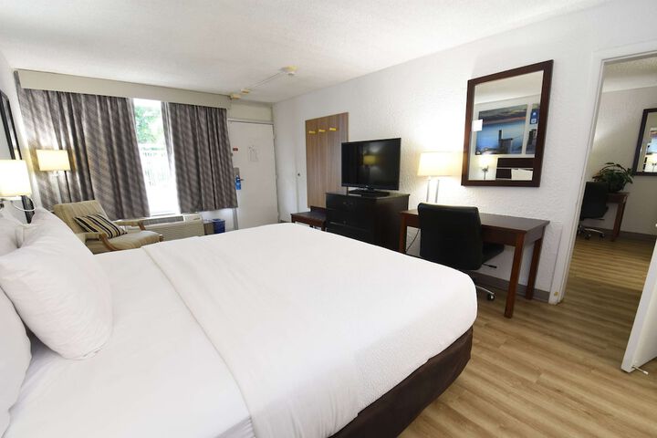 Days Inn by Wyndham Stuart