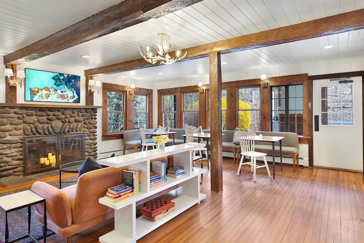 Phoenicia Lodge
