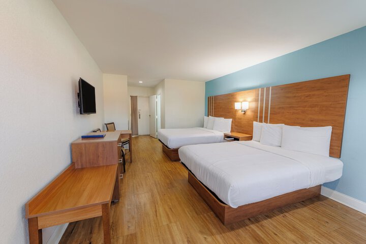 Dunes Inn & Suites