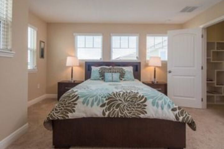 Oakview 4213 6 Br Villa by RedAwning
