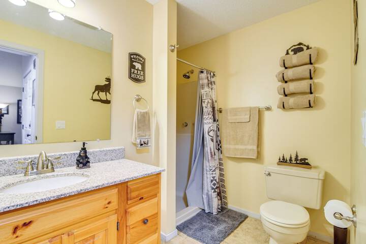 Cozy Bartlett Condo w / Deck & Resort Amenities!