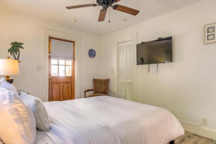 Key West Harbor Inn - Adults Only