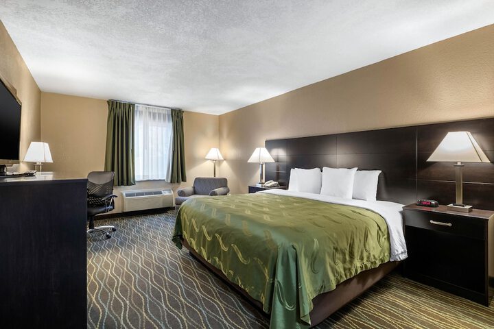 Quality Inn & Suites Des Moines - Merle Hay Road