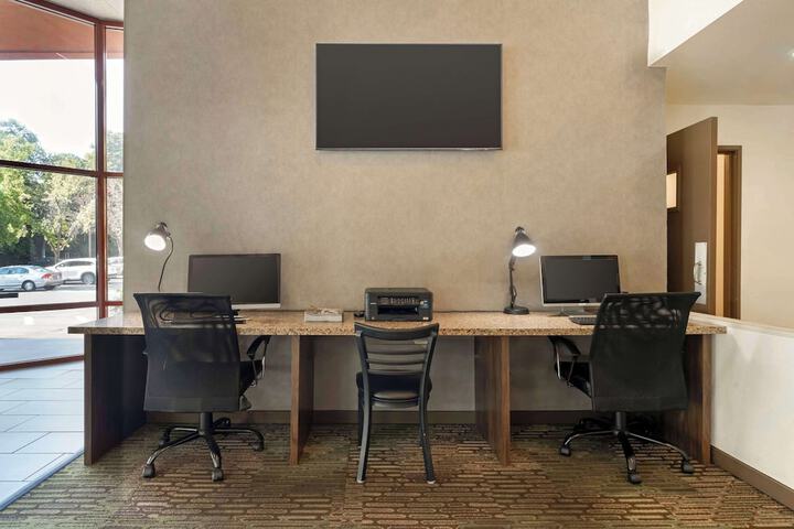 Business Center 35 of 36