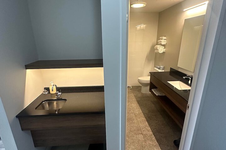Room 9 of 34