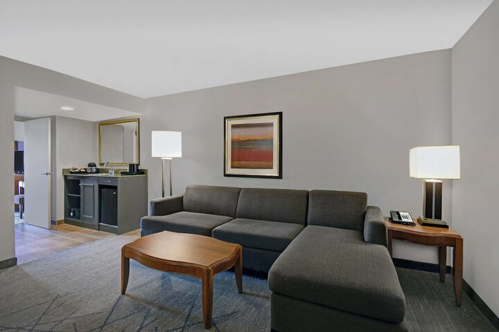 Embassy Suites by Hilton Detroit Livonia Novi