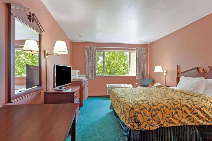 Room 11 of 39