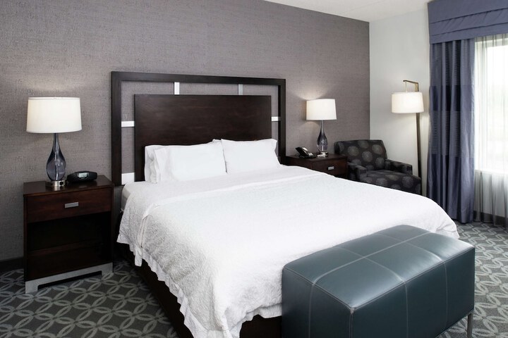 Hampton Inn & Suites Greensboro / Coliseum Area