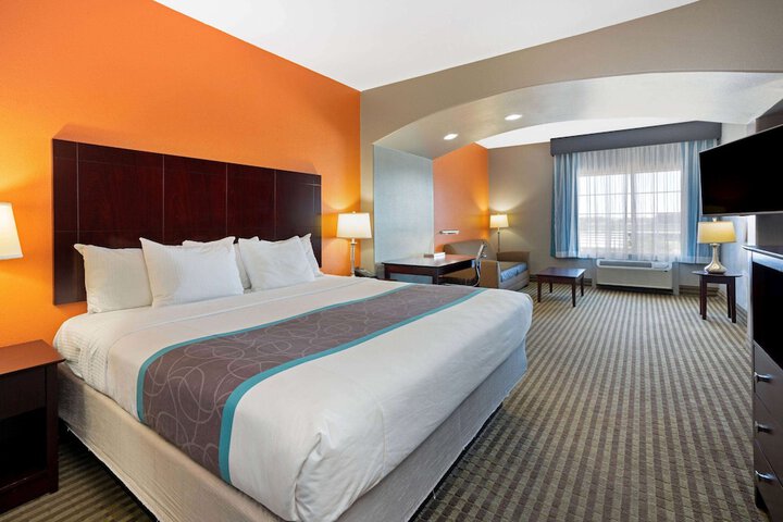 La Quinta Inn & Suites by Wyndham Houston Bush Intl Airpt E