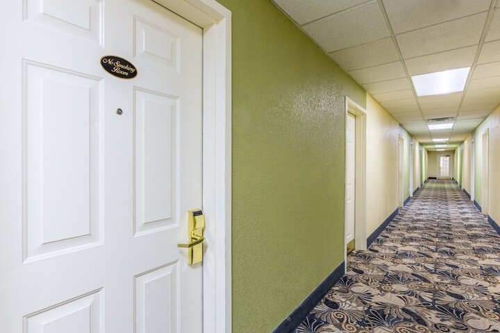 Ballroom/Hall 44 of 45
