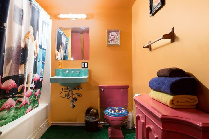 Room 40 of 77