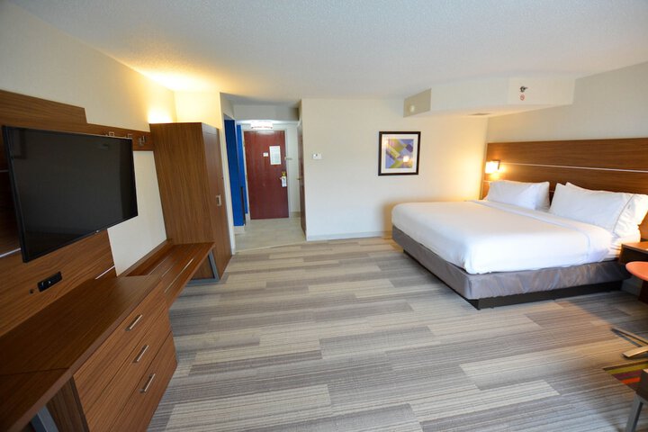 Room 9 of 35