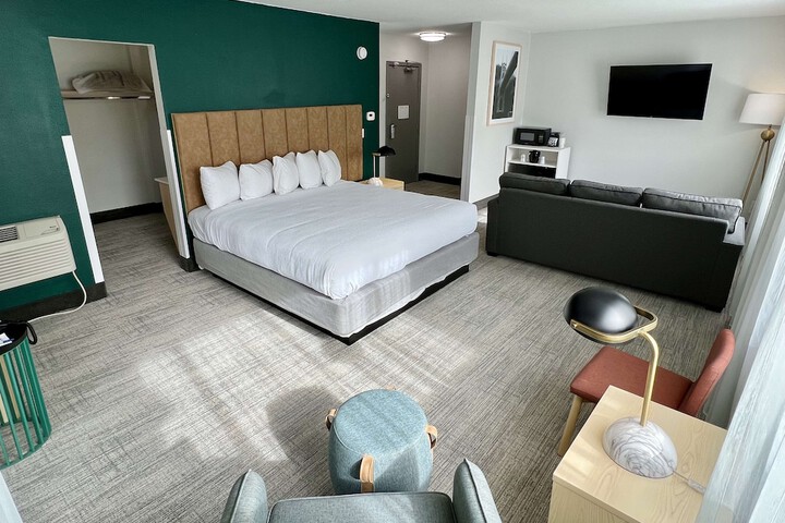 Room 28 of 92