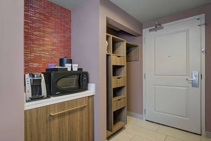 Room 16 of 37