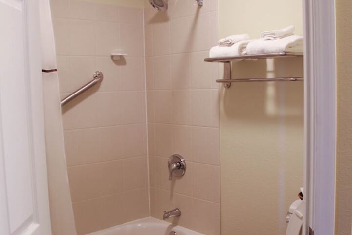 Relax Inn & Suites