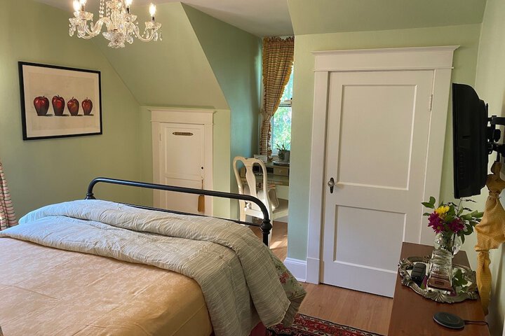 Room 43 of 104