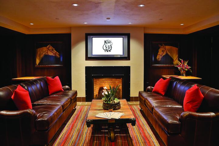 Lounge 64 of 89