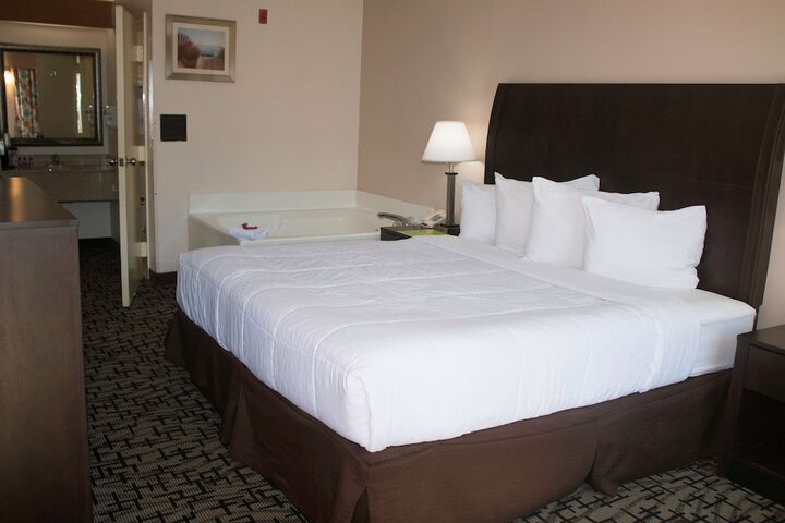 Room 6 of 18
