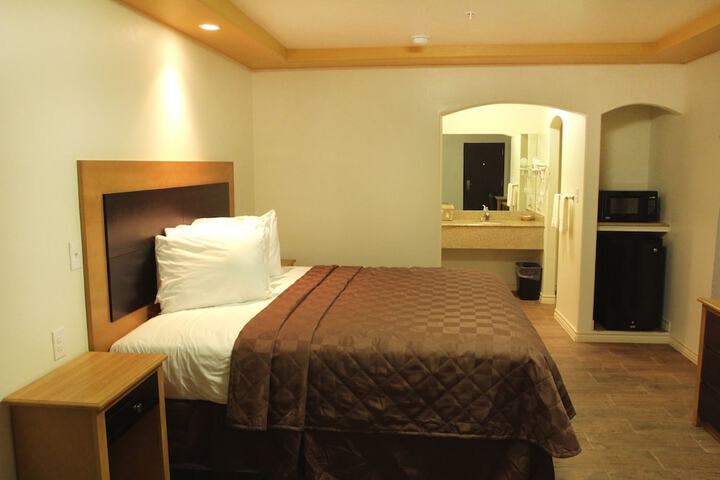 Room 4 of 10