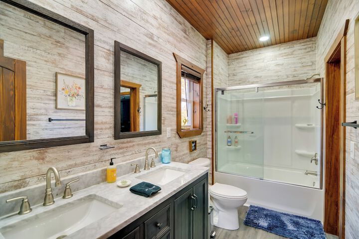 Hike & Climb: Pet-friendly Red River Gorge Cabin!