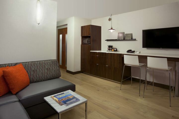 Room 21 of 77