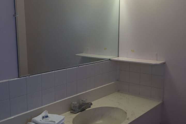 Room 6 of 16