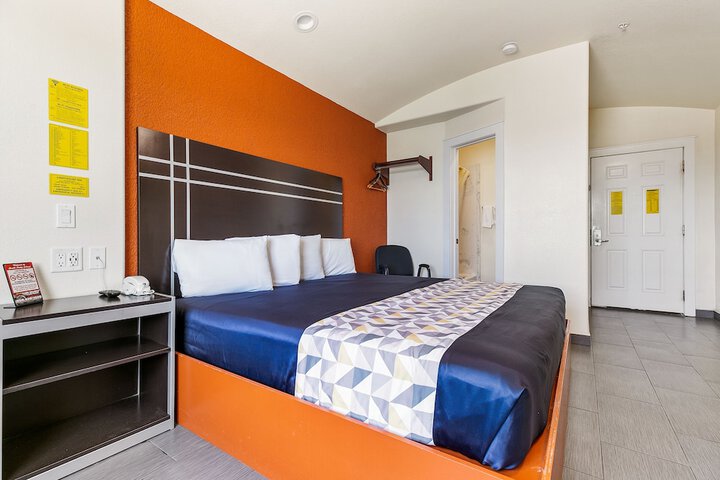 Room 43 of 79