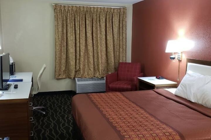 Room 32 of 47