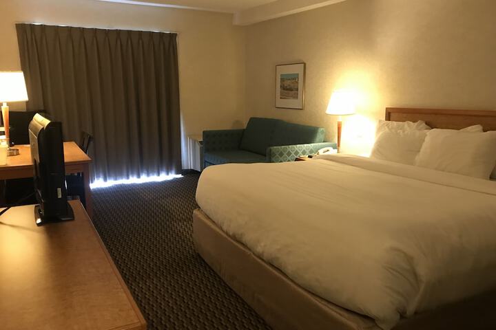 Room 4 of 18