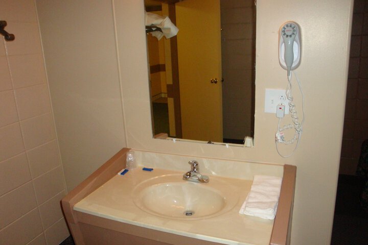 Room 6 of 24