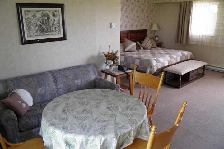 Room 8 of 11