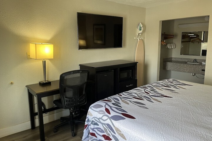 Room 6 of 15