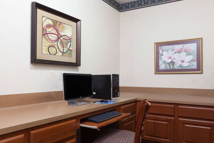 Business Center 45 of 45