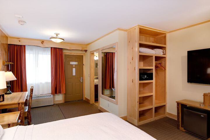 Room 27 of 71