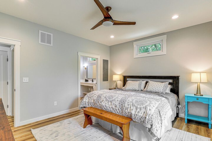 Rock Hall Retreat w / Balcony Near Park & Marina!