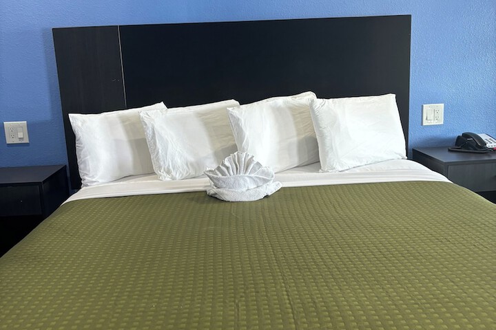 Room 34 of 40