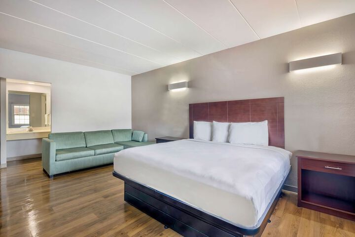 Room 28 of 29