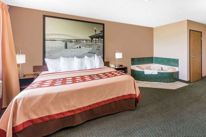 Room 8 of 35
