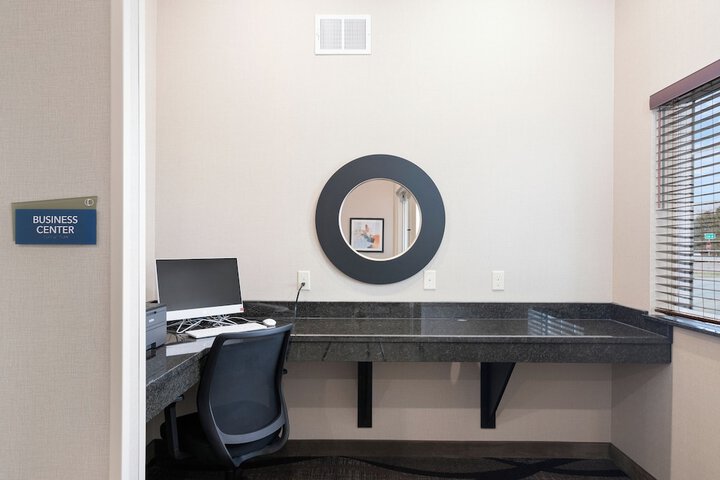 Business Center 33 of 33