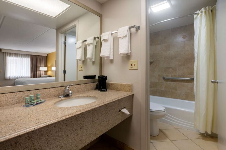 Room 15 of 33