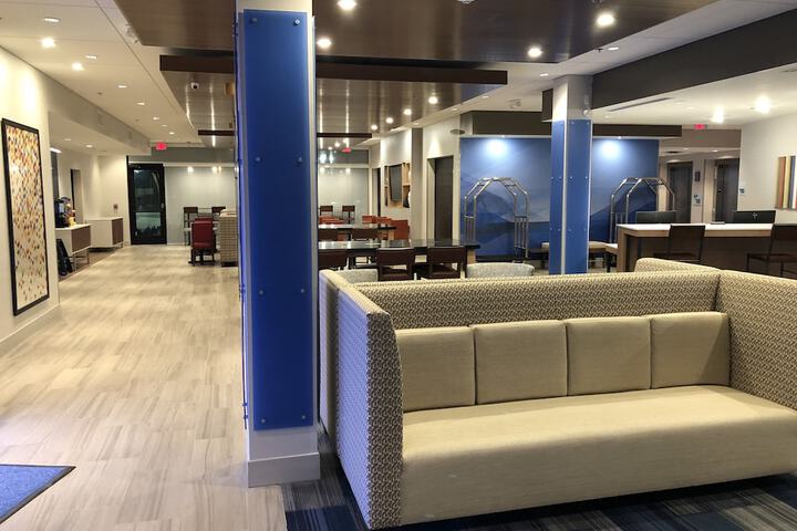 Holiday Inn Express & Suites Racine by IHG