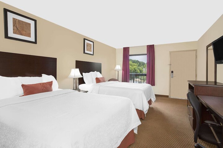 Room 7 of 16