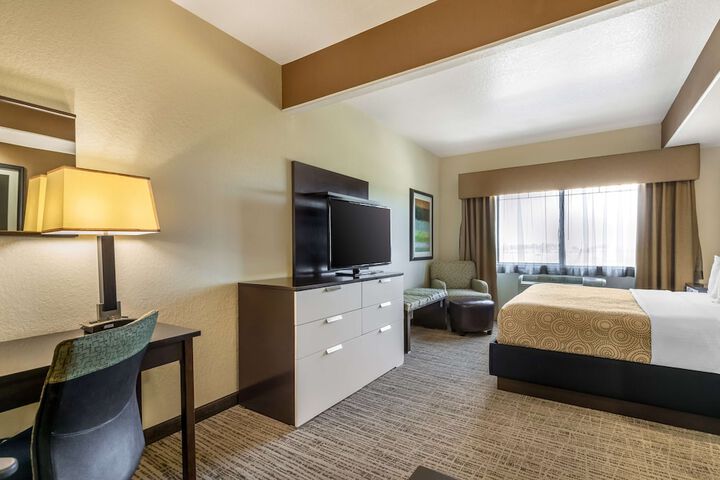 Room 8 of 28